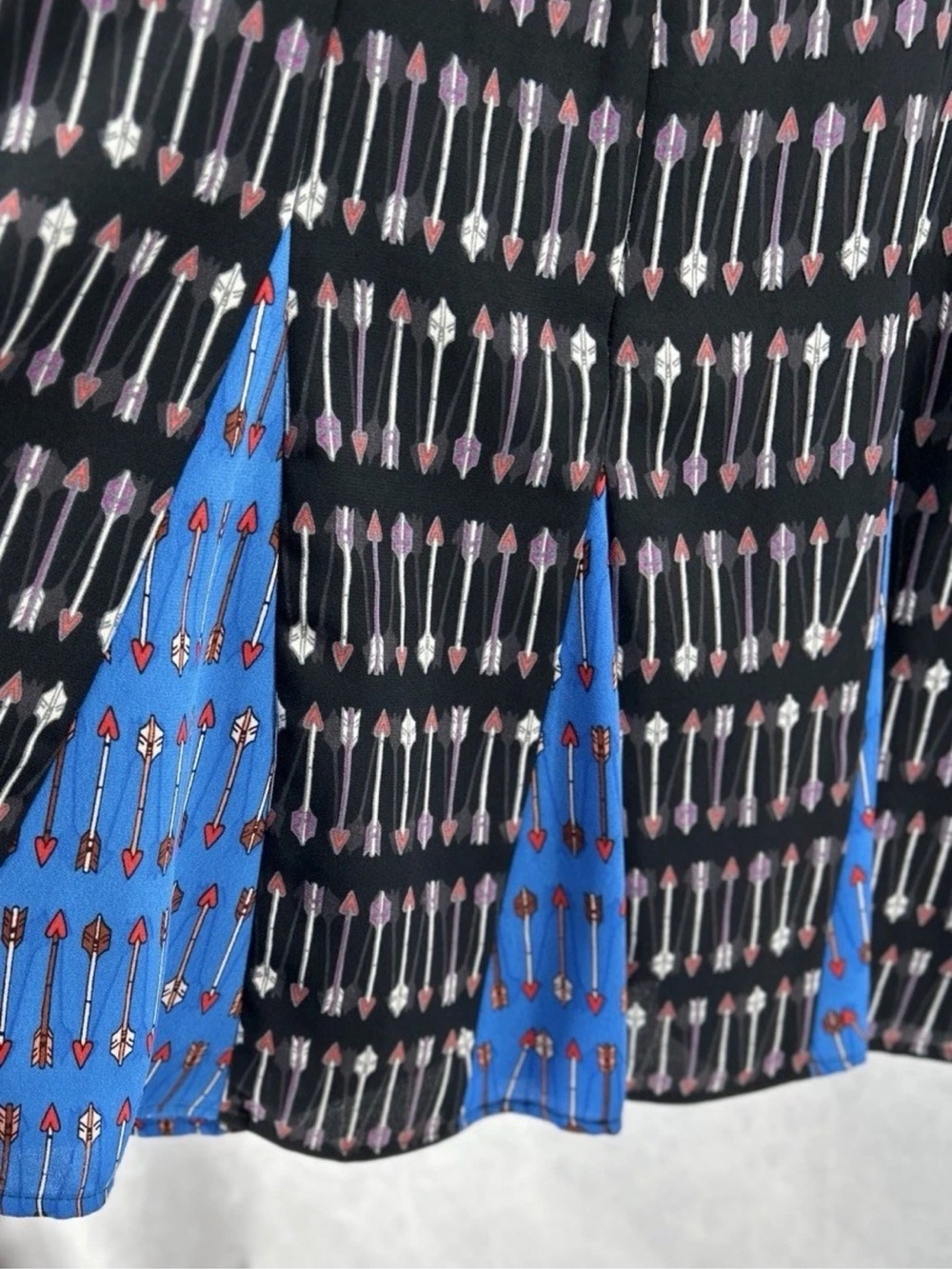 BCBGMaxAzria Black Arrow-Print Long-Sleeve Dress with Blue Insets - Picture 6 of 7